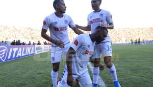 Olimpia está logrando su objetivo de convertirse en campeonísimo y levantar la copa 31. Foto: Ronal Aceituno.