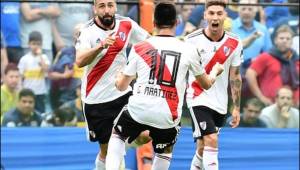 El presidente de River Plate le pide al de Boca que juegue la final de vuelta de la Copa Libertadores.