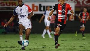 Roger Rojas anotó su gol en la tanda de penales.