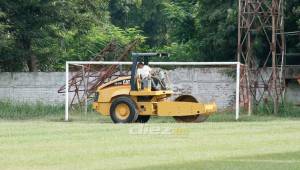 Marathón se prepara para la llegada del invierno, por eso comenzó a hacer algunas mejores a su cancha donde entrena. Foto Neptalí Romero