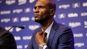 Eric Abidal y el Barcelona llegaron a un acuerdo para la rescisión del contrato.