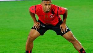 El volante Alex López ya se entrena con el grupo en el Alajuelense de Costa Rica tras superar la lesión muscular que sufrió jugando con la Selección. Foto archivo