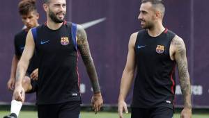 Vidal junto a Paco Alcácer en un entrenamiento del Barcelona.