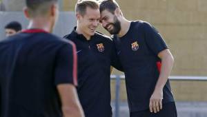 Piqué y Ter Stegen mostraron su felicidad en el entreno del FC Barcelona.