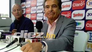 Jorge Luis Pinto puso fin a la ilusión de Tenerife de contar con Bryan Acosta para el juego ante Barcelona B. El técnico de Honduras dijo que arriba el lunes.