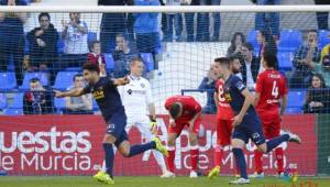 Jona Mejía festejando ante su afición el segundo gol del UCAM Murcia ante Getafe.