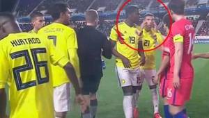 El futbolista colombiano realizó un gesto polémico en el amistoso entre Colombia y Corea del Sur.
