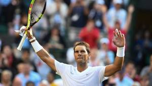 Nadal debuta en Wimbledon si problemas tras vencer en tres sets a Yuichi Sugita .