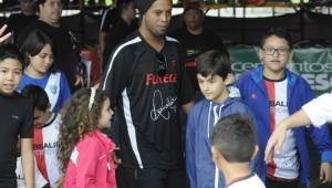 Ronaldinho desató una locura en Guatemala y en Honduras se espera lo mismo.