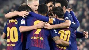 Los jugadores del Barcelona festejando el doblete de Messi.