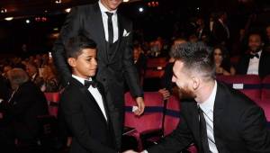 Cristiano Jr ha demostrado su admiración por Leo Messi quien es el gran rival de su padre en la lucha por ser el mejor jugador del mundo. Foto cortesía