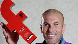 El entrenador del Real Madrid, Zinedine Zidane, posando para la revista France Football que lo ha elegido el mejor entrenador de Europa en 2016. Foto cortesía