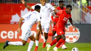 Andy Najar luchó ante el potente Alphonso Davies y Richie Laryea en el Canadá-Honduras.