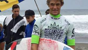 Zander Venezia, una joven promesa del surf mundial, murió este martes luego de ser devorado por una ola en Barbados, durante el paso del huracán Irma.