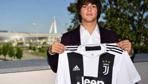 Pablo Moreno, una de las grandes perlas del FC Barcelona, fue presentado este viernes por la Juventus.