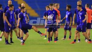 Estados Unidos reconoció y entrenó en el estadio Olímpico el martes por la noche. Uno tuvo que ser atendido por el cuerpo médico. Christian Pulisic se mostró bastante bromista.