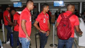 Los jugadores del Olimpia cuando viajaban a Nueva York para jugar contra el Alianza.