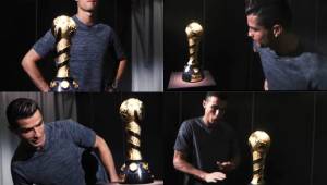 Cristiano Ronaldo al momento de conocer el trofeo de la Copa Confederaciones.