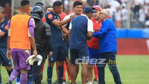 El clásico capitalino ha sido de mucha calentura que llegó hasta los banquillos.