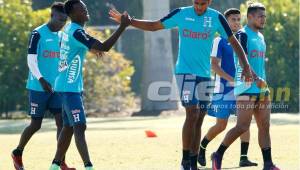 La selección de Honduras se relaja con un poquito de salsa previo al juego eliminatorio.