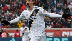 Zlatan Ibrahimovic seguirá jugando para LA Galaxy de la MLS. El club confirmó que renovará contrato.