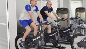 El entrenador de la Selección de Honduras, Fabián Coito, junto a su asistente, Migual Falero, se entrenan en el gimnasio de la Federación en el hotel de Siguatepeque.