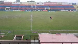 La cancha del estadio Ceibeño está siendo afectada por las fuertes lluvias.
