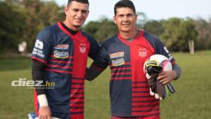 Harold Fonseca y Ricardo Canales posando para el lente de DIEZ en su primer día de entrenamiento juntos en el Vida. Foto: Edgar Witty