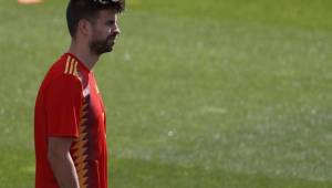 Piqué tuvo problemas en su rodilla izquierda y se retiró del entrenamiento de España.