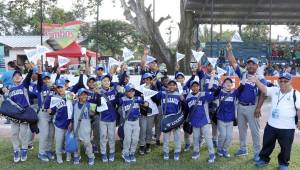 El equipo de Nicaragua que celebra el campeonato obtenido en San Pedro Sula.