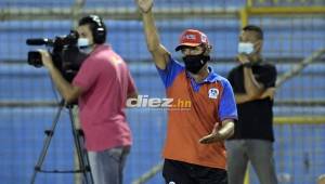 El técnico del Olimpia, Pedro Troglio, se mostró dolido tras el empate ante Real España sobre el final. Foto DIEZ