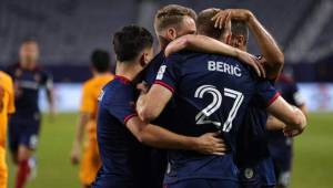 Houston Dynamo con Maynor y Boniek la sacaron barata al caer 4-0 ante un Chicago Fire que les pasó por encima.