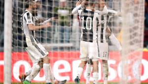 Los jugadores de la Juventus celebrando la anotación de Mandzukic.