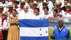 El grupo musical hondureño, Banda Juvenil 504, posaron con el Papa Francisco y David Suazo les tendió la mano en Italia.