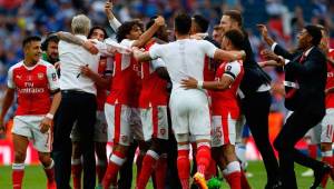 Los jugadores del Arsenal celebrando al final del partido.