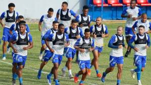 Los seleccionados hondureños en la última práctica de este viernes antes de viajar a Jamaica para el debut en la Copa Oro. Fotos Neptalí Romero