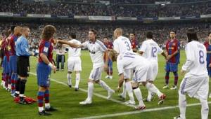 El Barcelona ya le hizo un pasillo al Real Madrid en España y ahora la historia sería al contrario.
