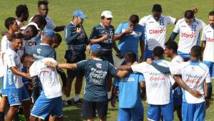 La selección de Honduras realiza sus entrenamientos en Comayagua, viajan este jueves a San José.