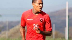 Henry Figueroa firmó por tres años con el Alajuelense de Costa Rica.