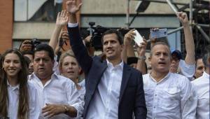 El presidente de Estados Unidos, Donald Trump, reconoció 'oficialmente' el miércoles a Juan Guaidó, líder del Parlamento de Venezuela de mayoría opositora, como presidente interino de ese país, y alentó a otros gobiernos a hacer lo mismo.