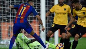 Neymar no tuvo un buen partido ante el Málaga y la afición no lo perdona.