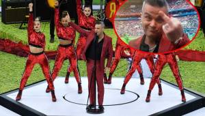 Robbie Williams realizó en pleno show de la inauguración un gesto obsceno que ha llamado la atención a todos.