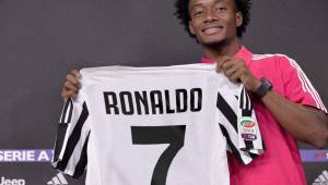 Juan Cuadrado ahora busca un nuevo número y pide ayuda a sus seguidores.