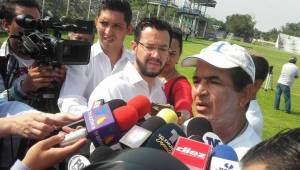 Jorge Luis Pinto conversa con los distintos medios de comunicación que le dan cobertura a la Selección Nacional de Honduras en México.