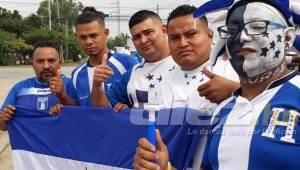 La afición ya está llenando el estadio Olímpico para el juego ante Australia.