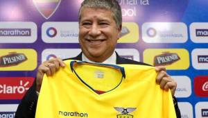 A sus 62 años, Bolillo Gómez tras dirigir a Panamá en Rusia 2018, el entrenador asume por segunda vez la dirección técnica de Ecuador.