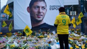 Emiliano Sala murió en el Canal de la Mancha cuando el avión en el que se transportaba cayó al mar.