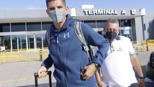 El zaguero de la Selección de Honduras, Jhonny Leverón, cuando arribaba San Pedro Sula tras disputar la Copa Oro. Fotos Neptalí Romero