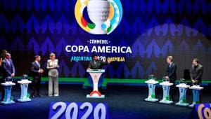 El sorteo de la fase de grupos de la Copa América 2020 se desarrolló en Cartagena. FOTOS: AFP
