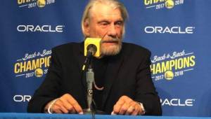 Don Nelson el extécnico de Milwaukee Bucks, Golden State Warriors bromeó con la prensa sobre lo que hace ahora tras su retiro de la NBA.